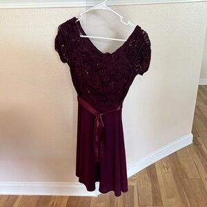 Chic Lace Midi Dress in Deep Burgundy